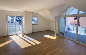 Lichtdurchflutete 4 Zi. Wohnung mit Dachterrasse & Balkon, ca. 102m² Wfl. TG-Plätze in Gilching (S8), 82205 Gilching, Dachgeschosswohnung